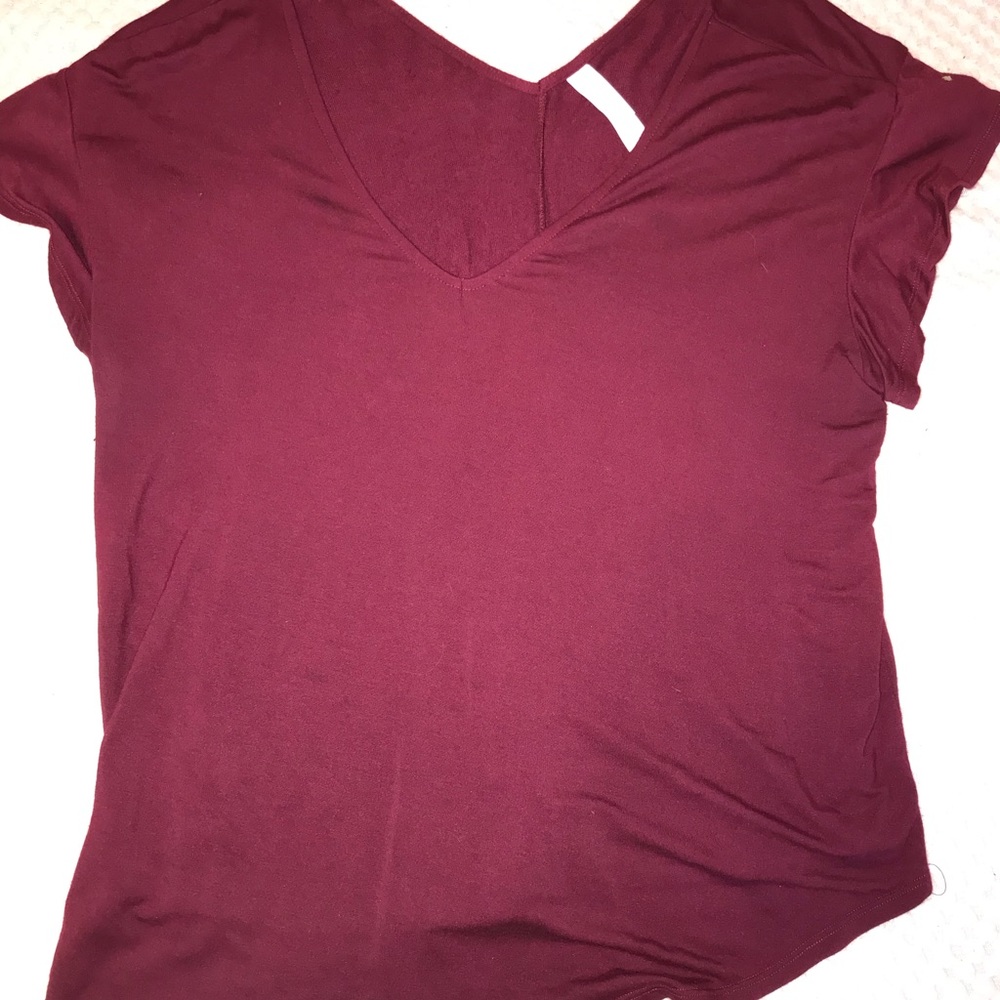V-neck loose t-shirt